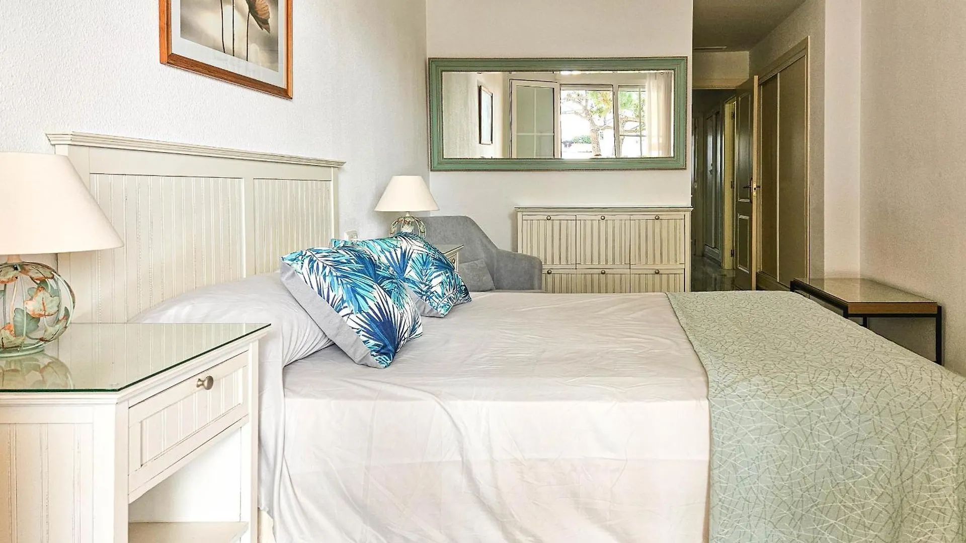 2 Bed Garden Apartment Las Mimosas Cabopino Marbella 0*,  España